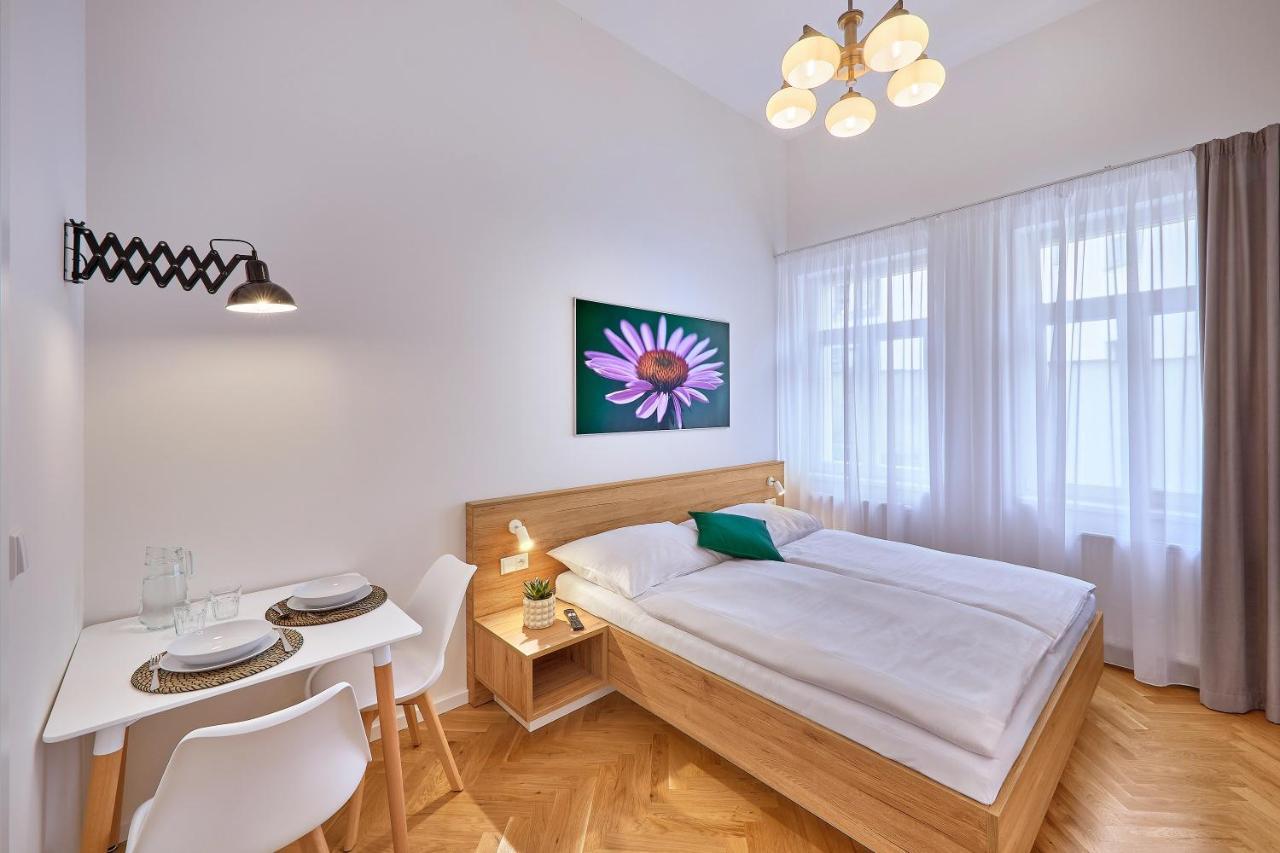 Downtown Suites Rubesova Прага Екстер'єр фото